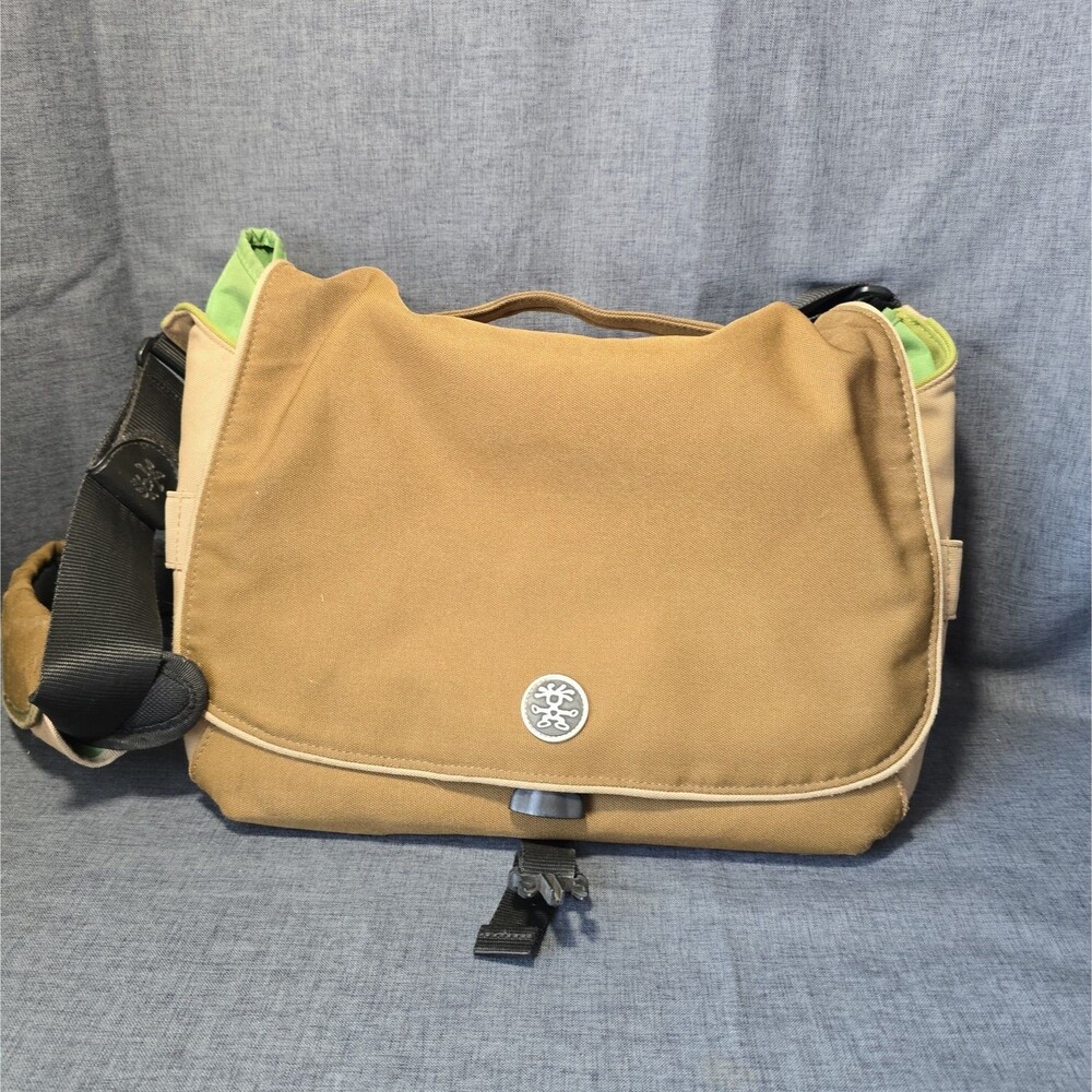 Crumpler Seven Million Dollar Home Camera Shoulder Bag Padded Green Military Y2K